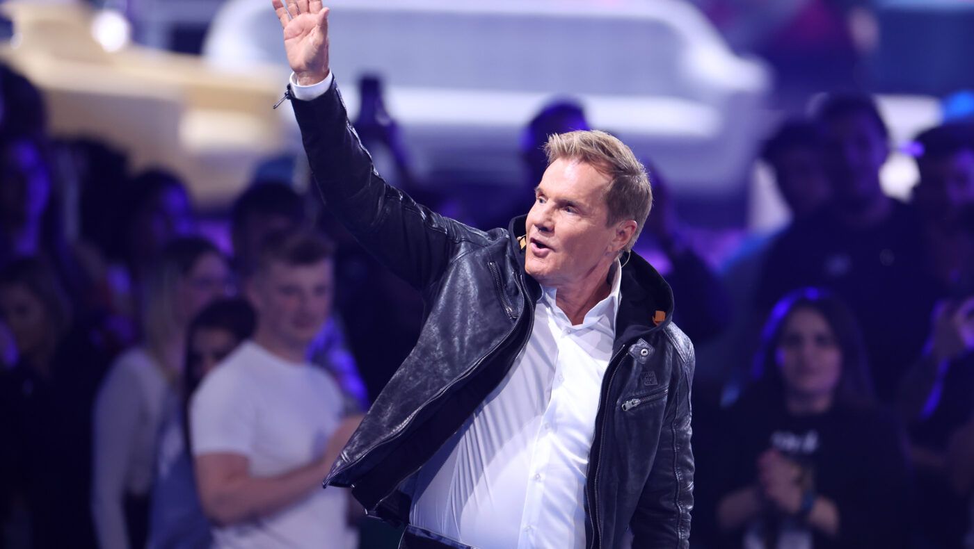 Dieter Bohlen winkt ins Publikum