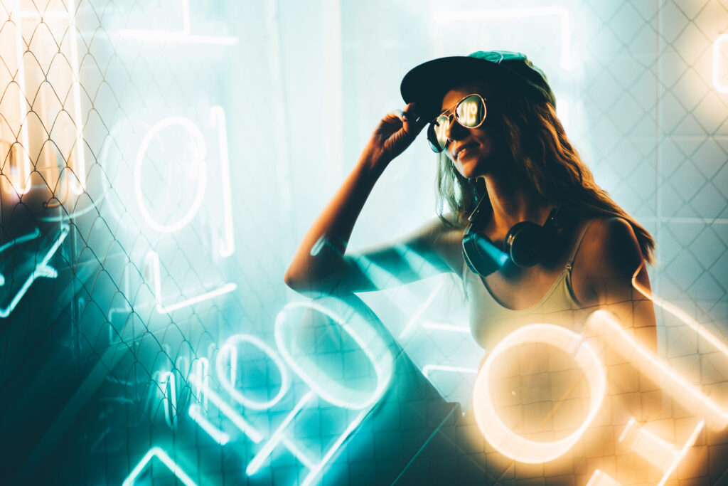 Virtuelle Influencerin in der Modell-Branche. 