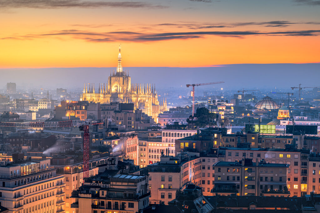 Blick zum Dom in Mailand in Abendstimmung