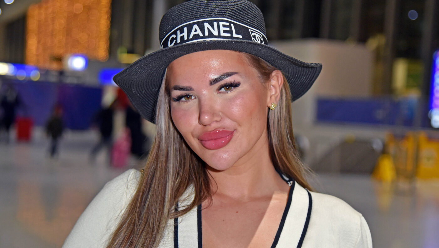 Kim Virgina mit schwarzem Hut von Chanel und weißem Oberteil