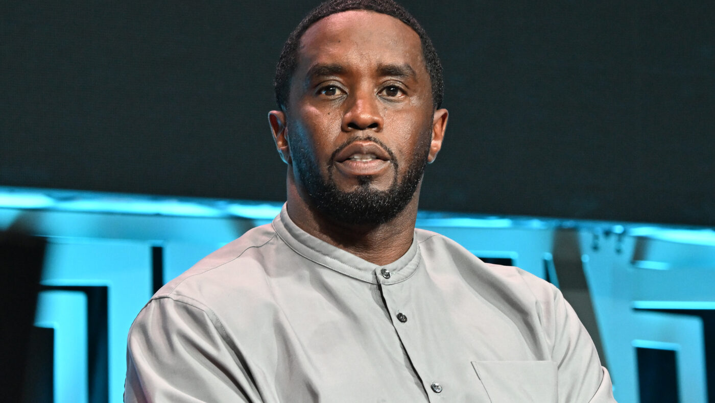 Sean Diddy Combs blickt leicht zur Seite