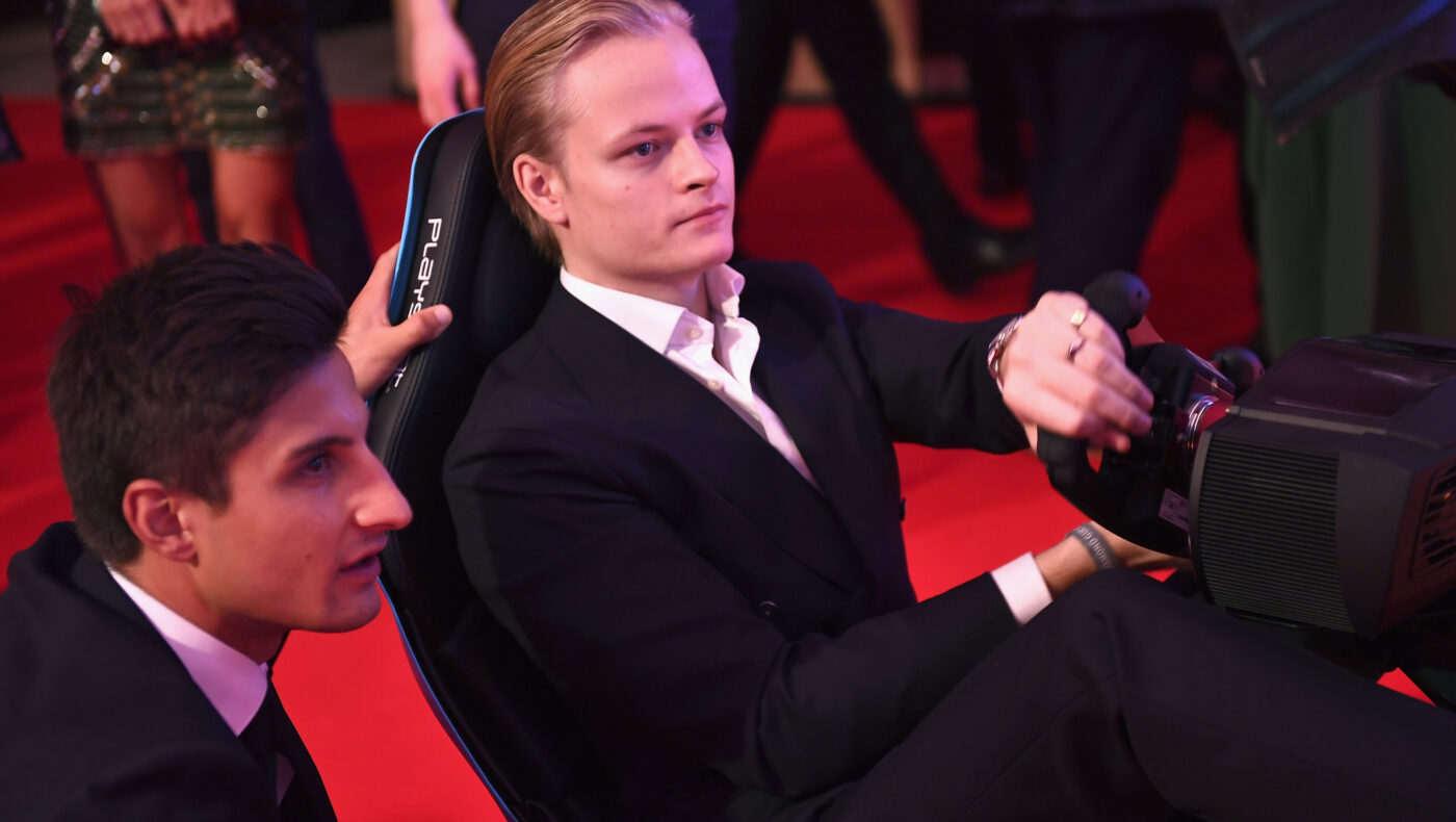 Marius Borg Høib mit dem Formel E-Simulator
