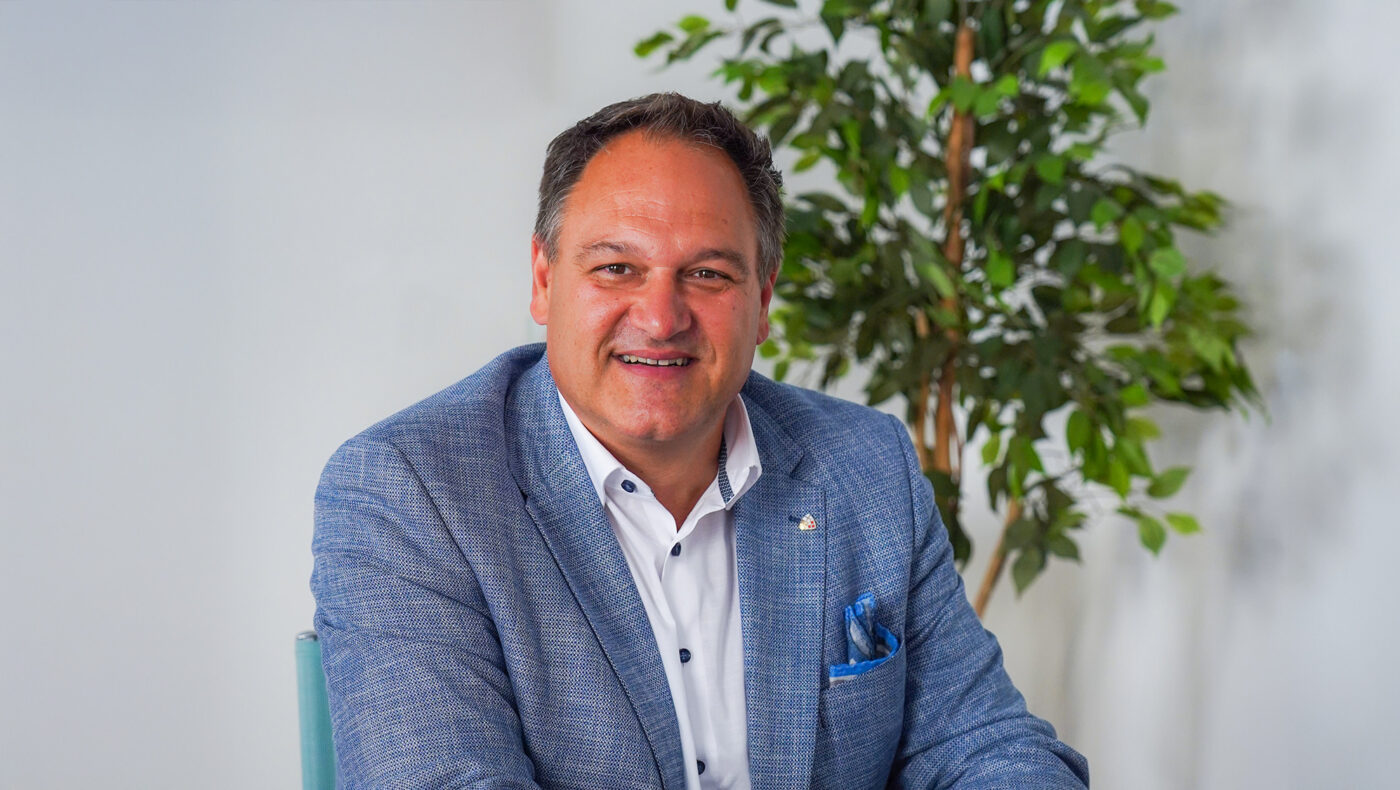 Thomas Kopp lächelt in die Kamera