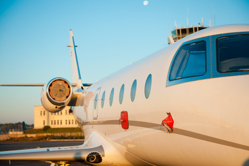 Privatjet  bei Sonnenuntergang